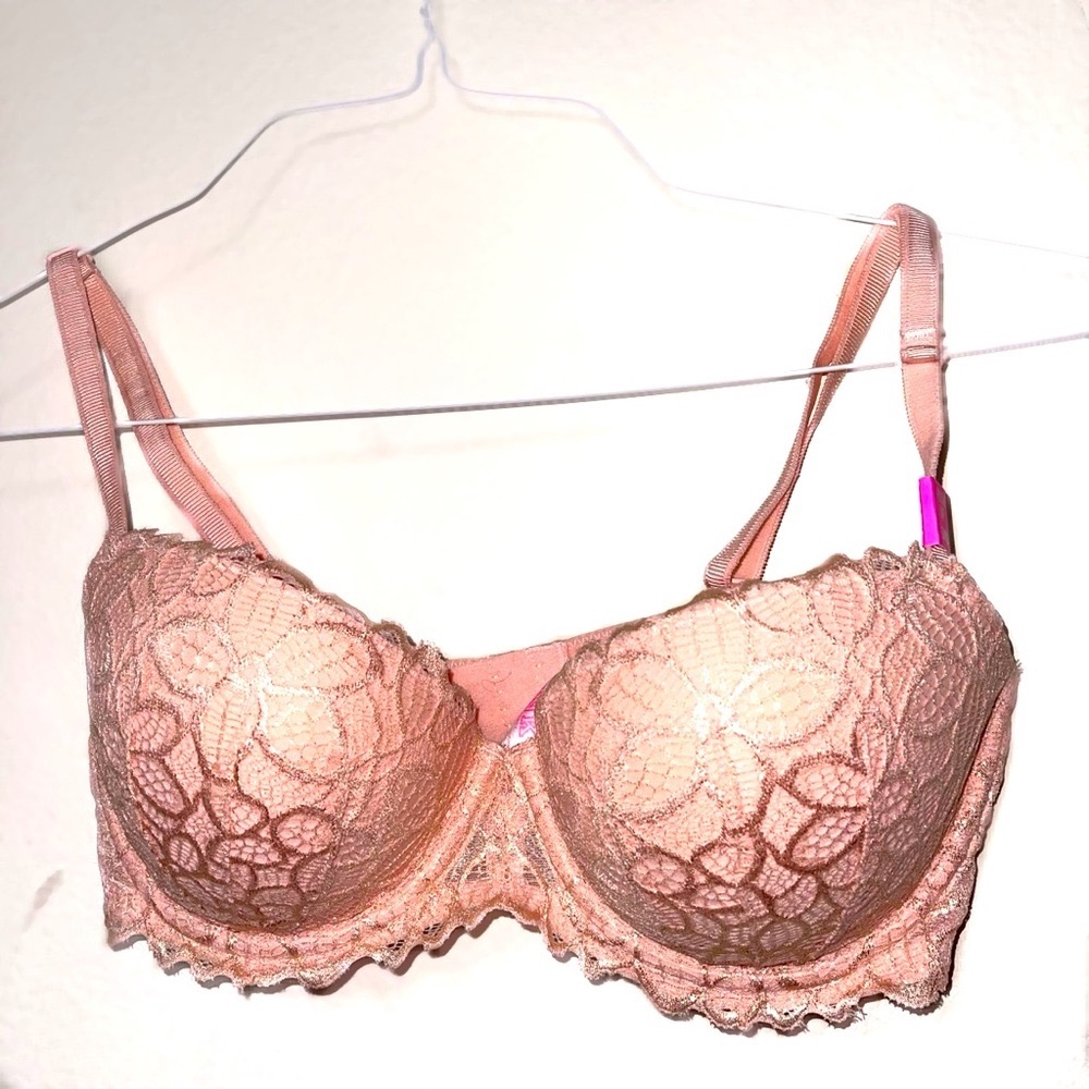 NWT VICTORIA SECRET SPARKLE PINK BRA